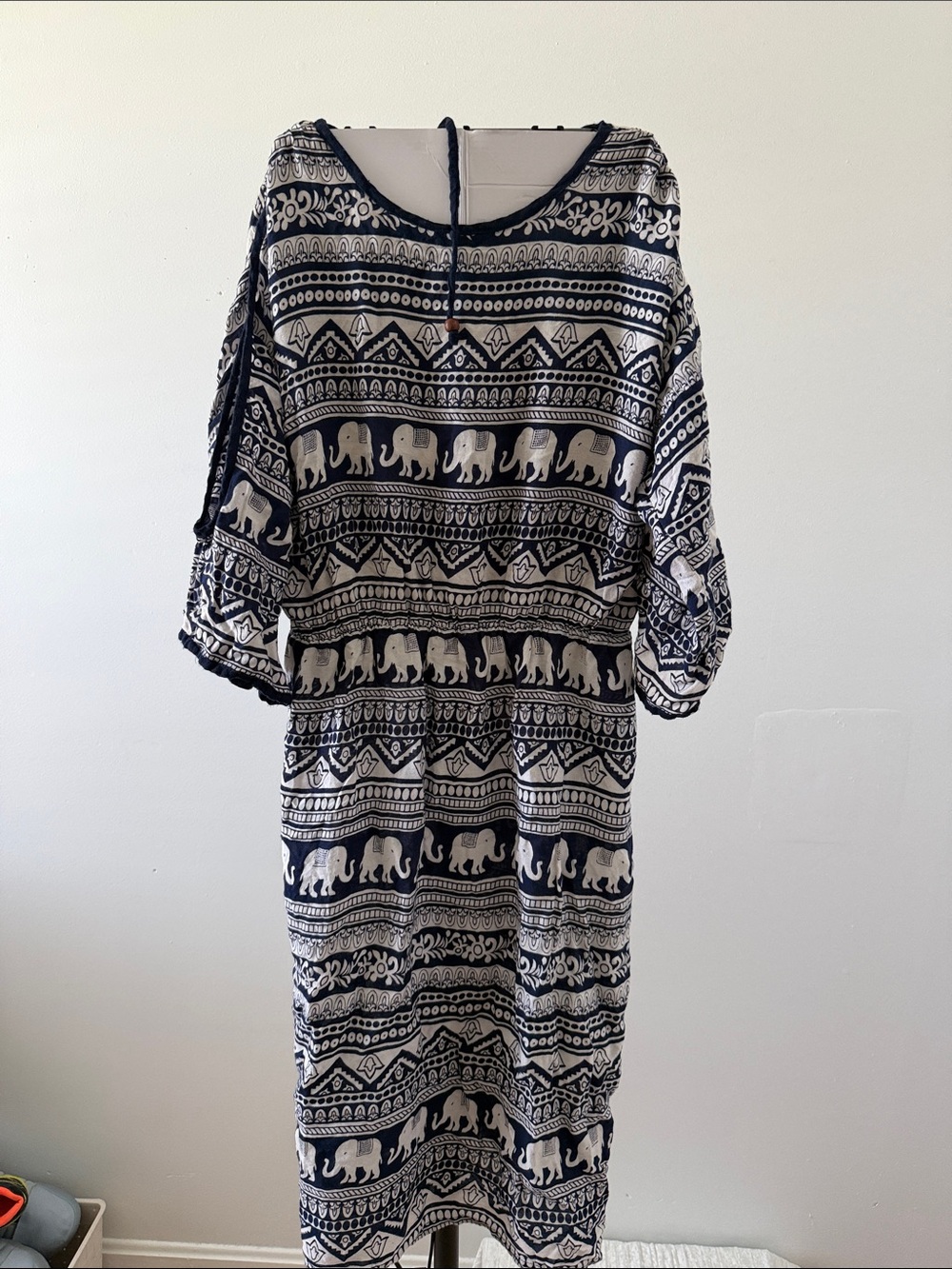 Blue Sky Navy and White Elephant Print Dress. size M